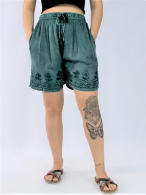 Embroidered Bermuda