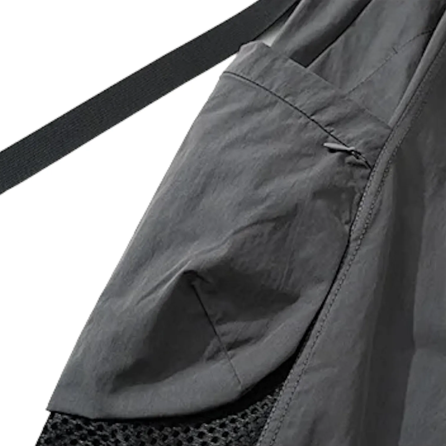 Hiking short with mesh pocket and belt