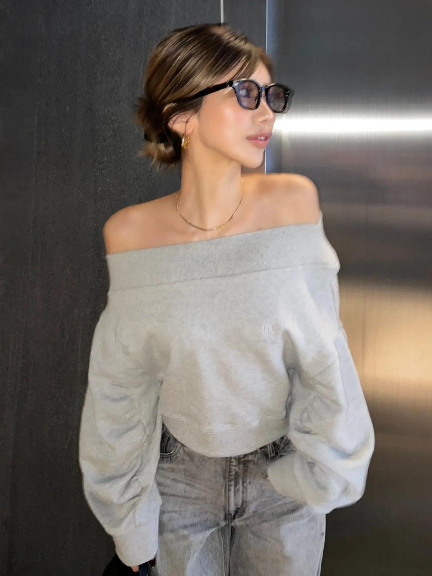 Logo off-shoulder sweat tops