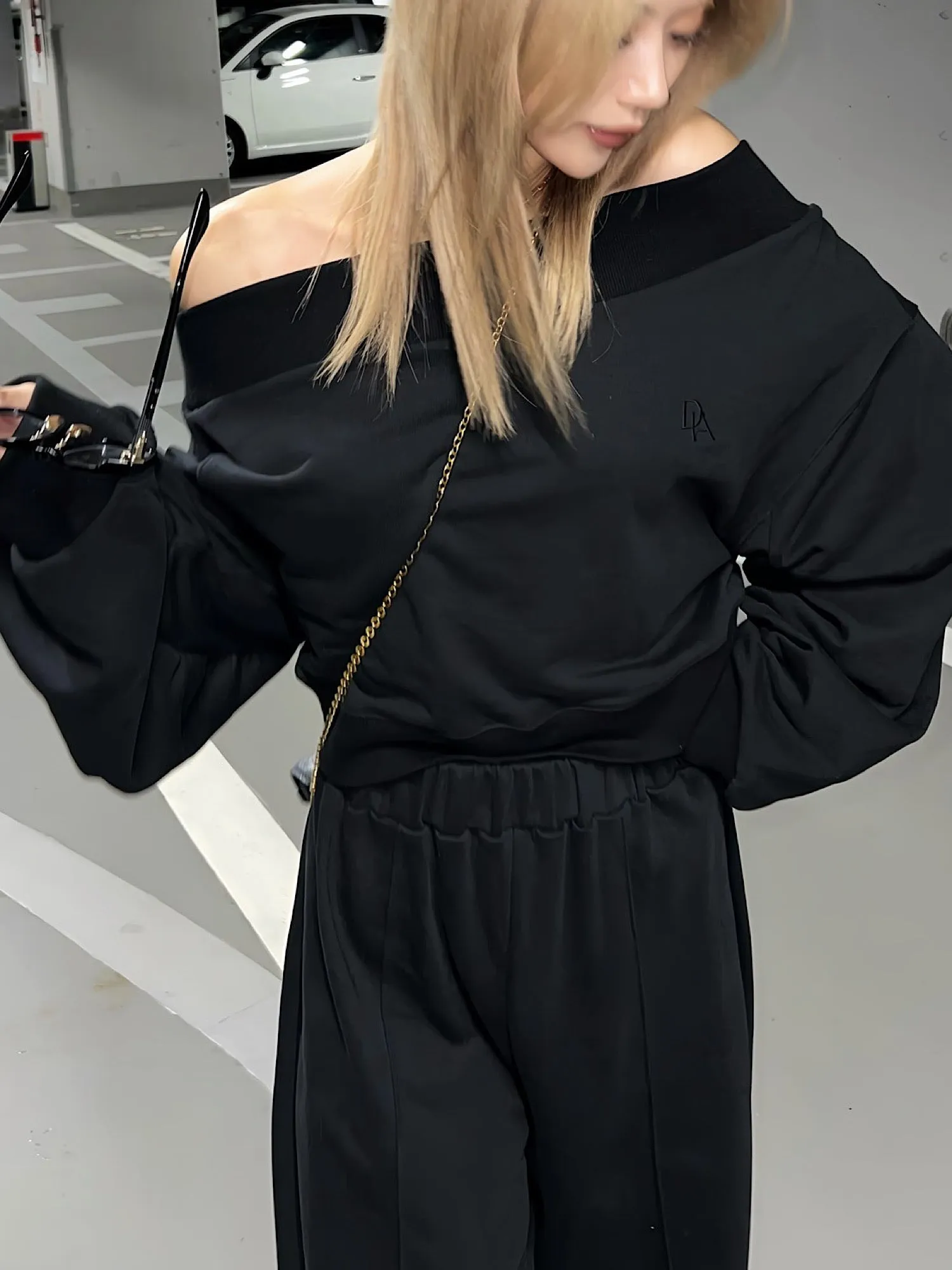 Logo off-shoulder sweat tops