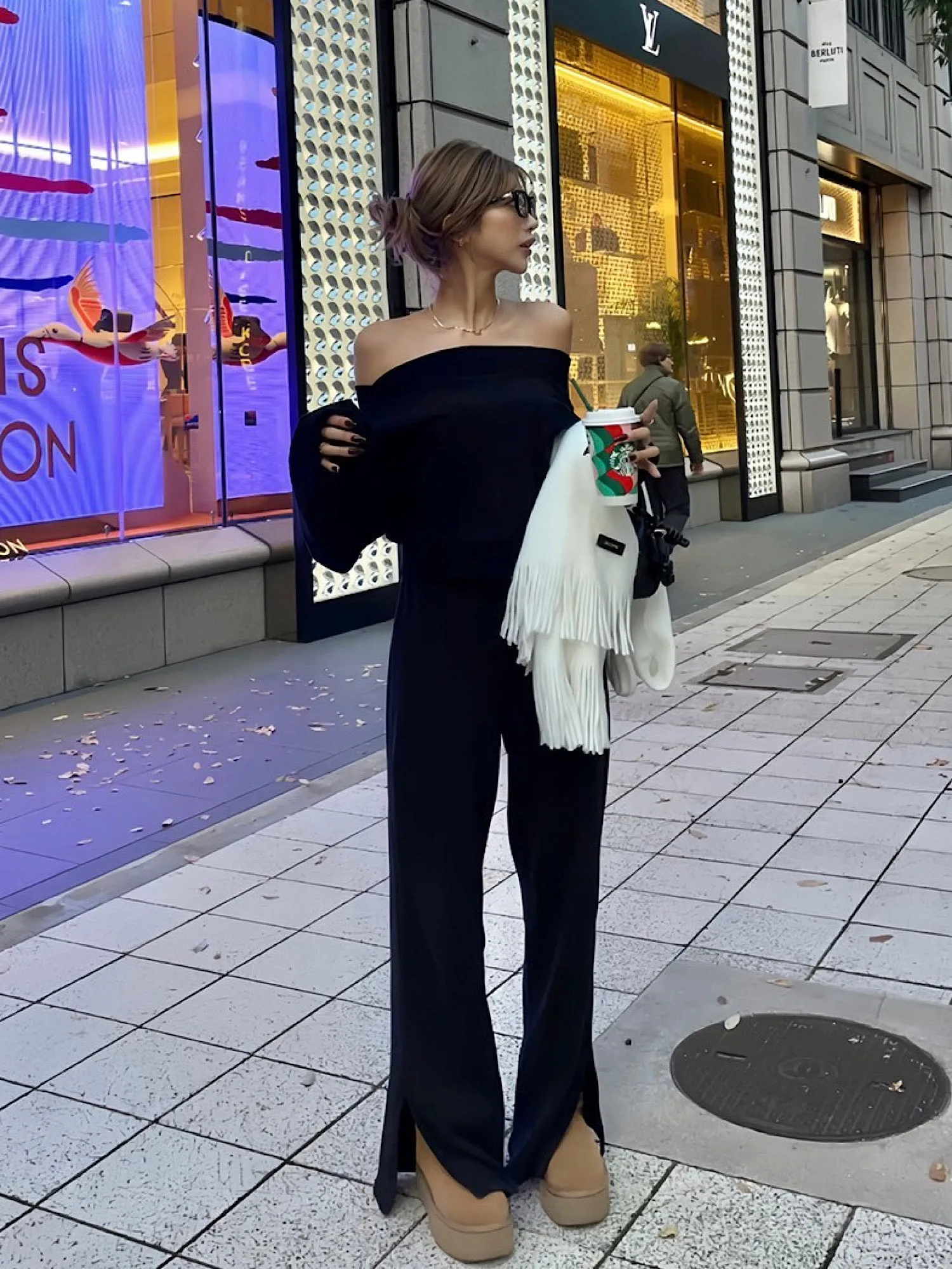 Logo off-shoulder sweat tops