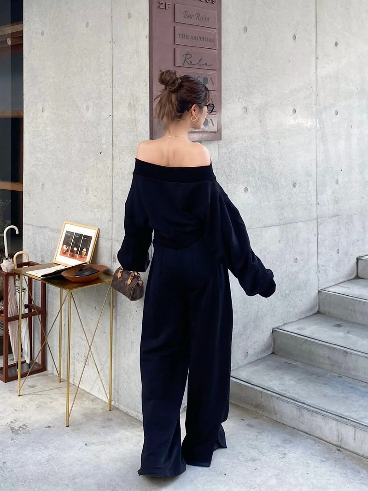 Logo off-shoulder sweat tops