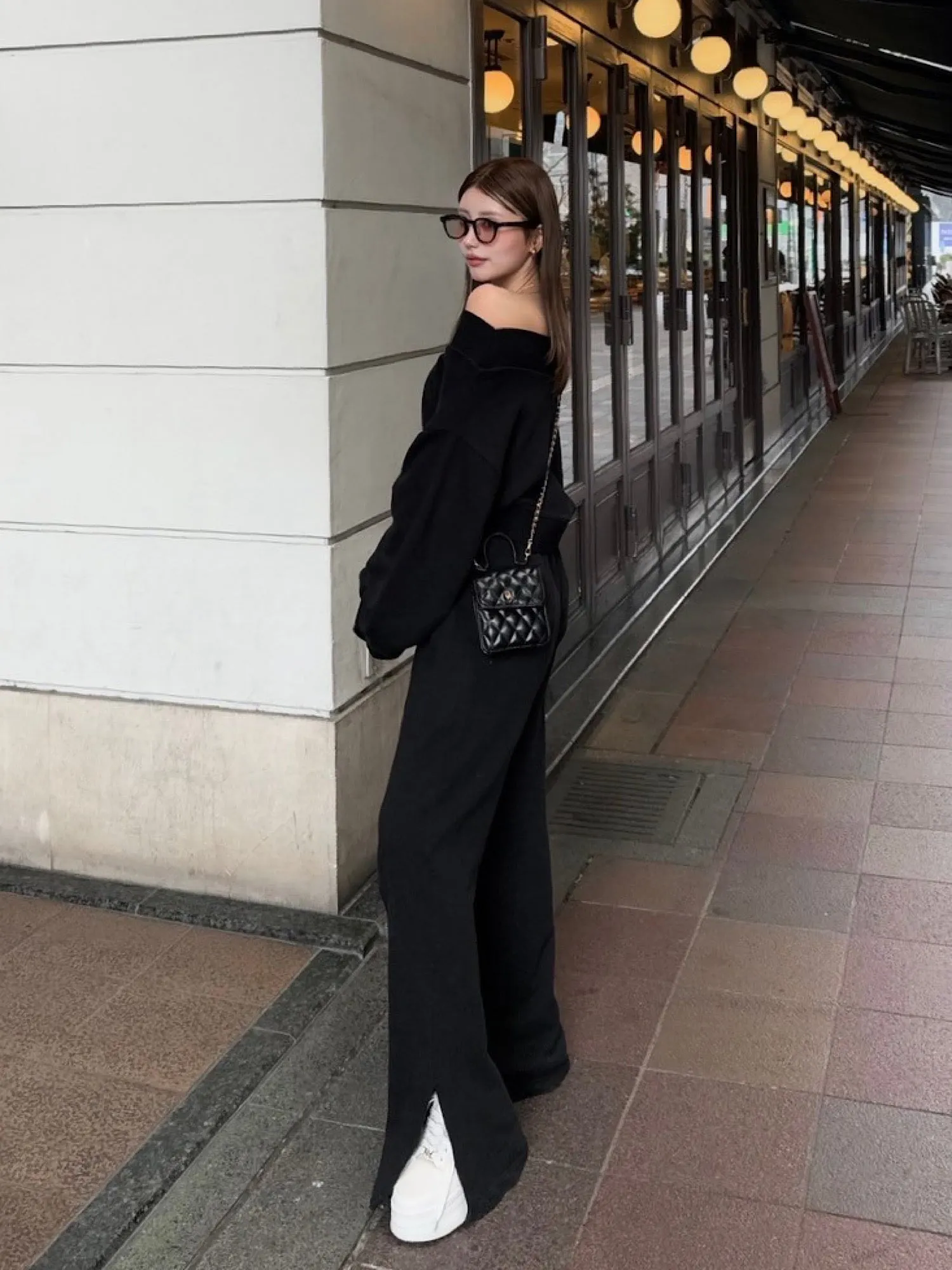 Logo off-shoulder sweat tops