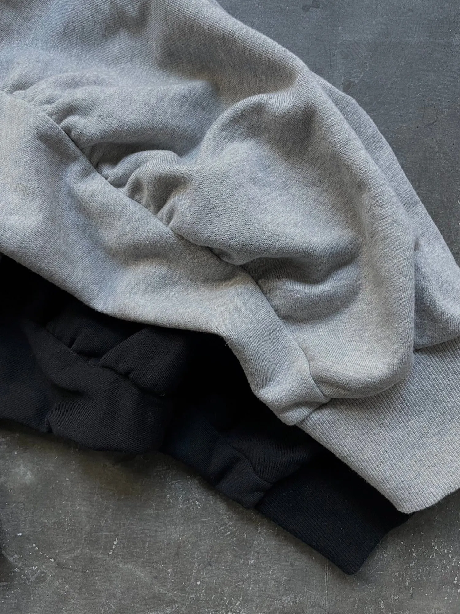 Logo off-shoulder sweat tops