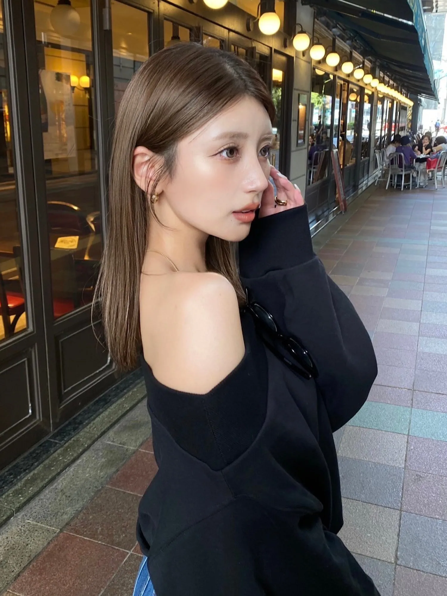 Logo off-shoulder sweat tops