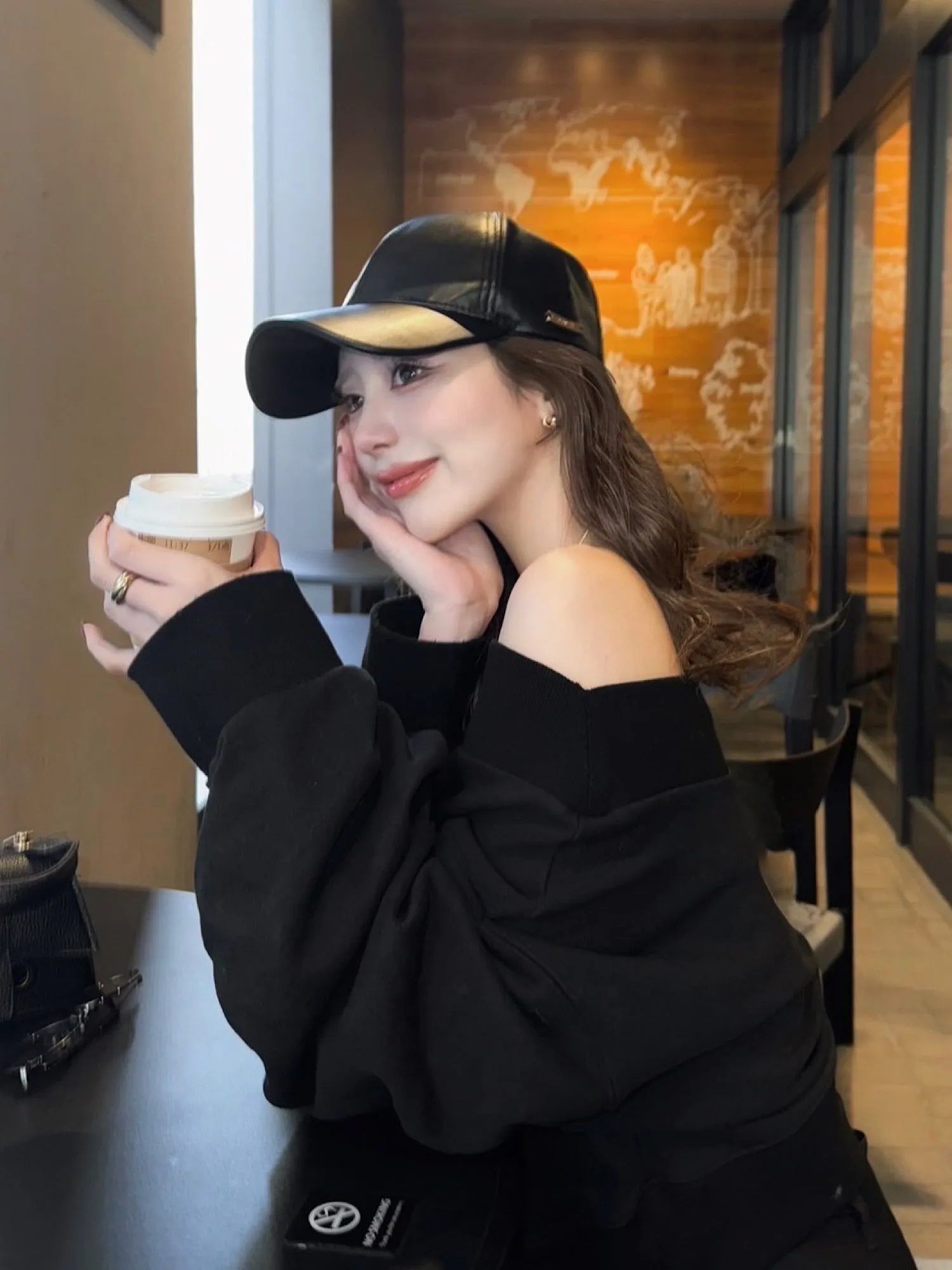 Logo off-shoulder sweat tops