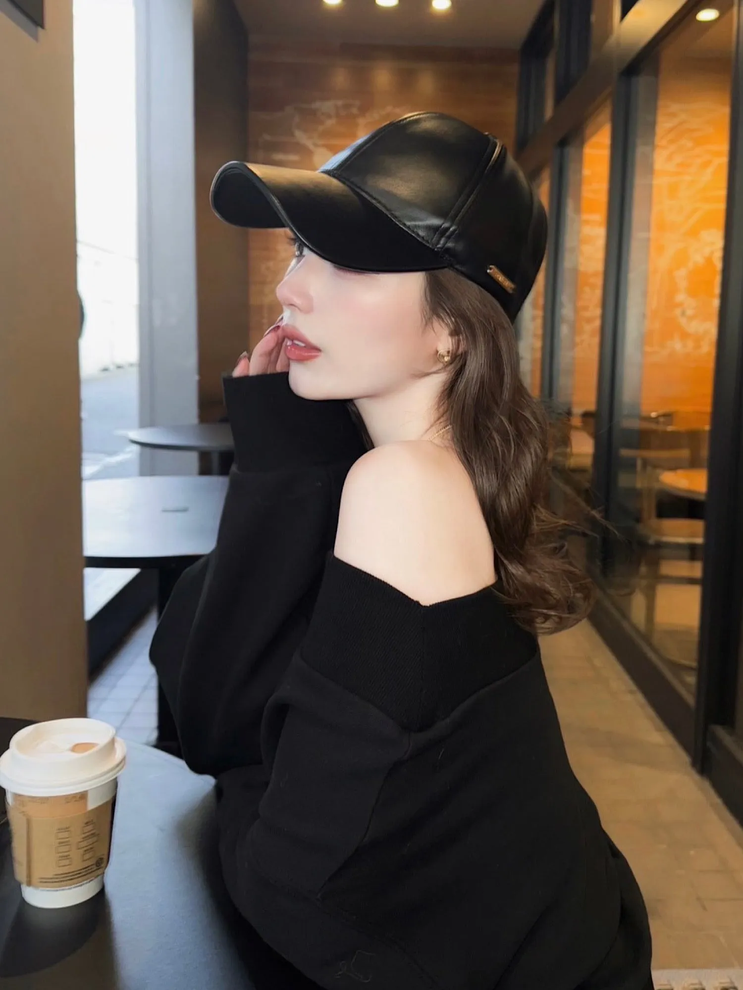 Logo off-shoulder sweat tops