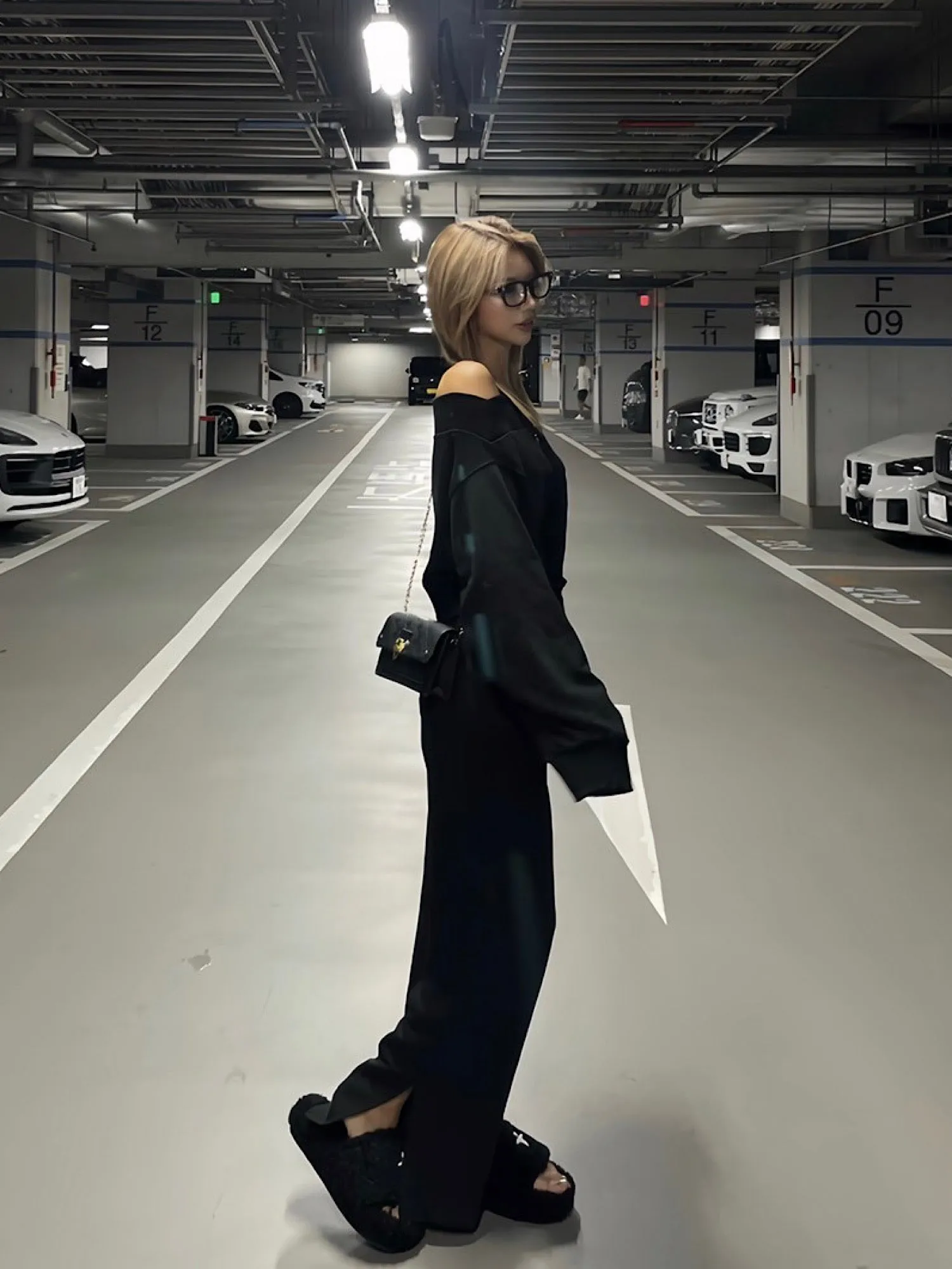 Logo off-shoulder sweat tops