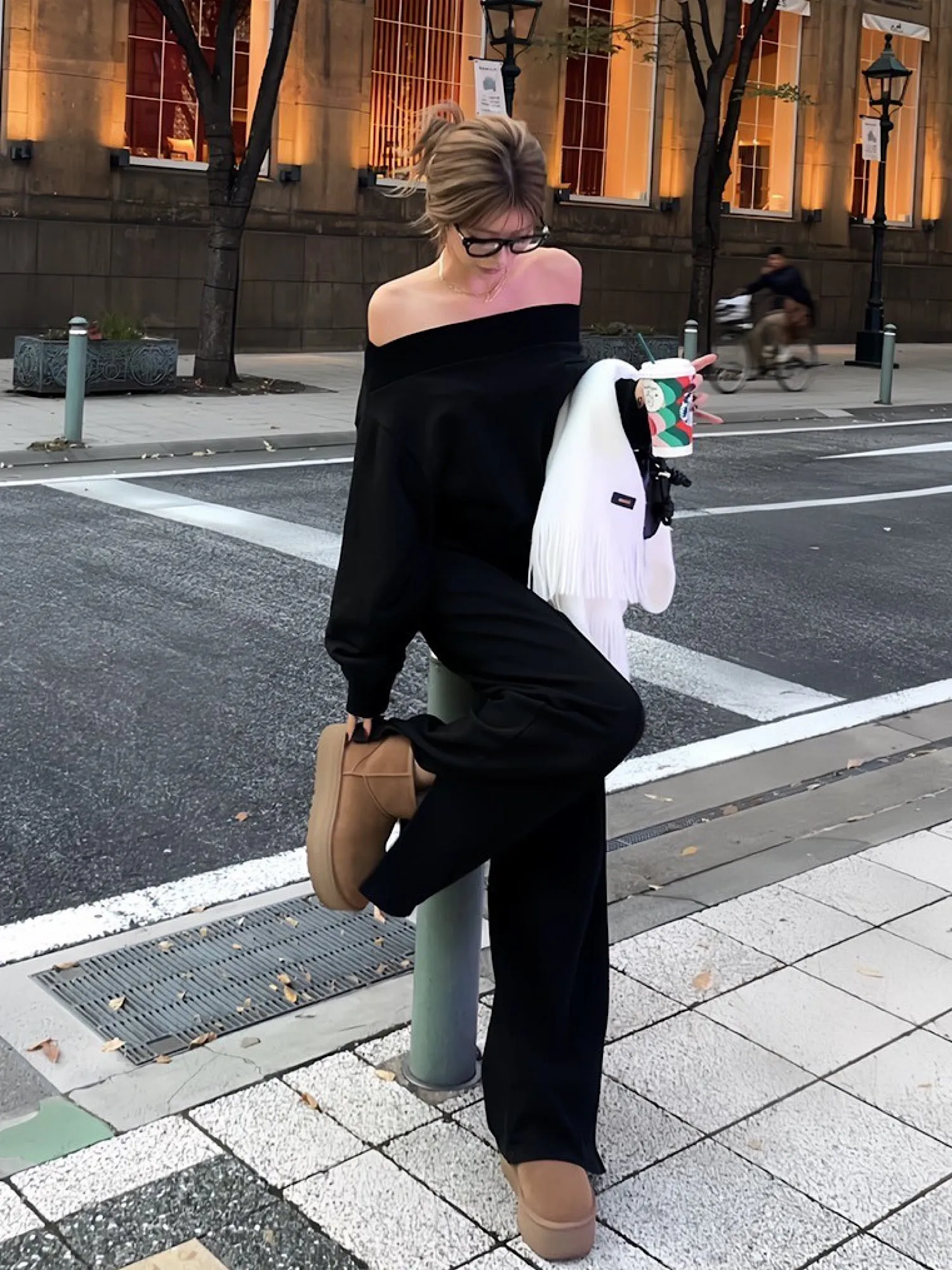 Logo off-shoulder sweat tops