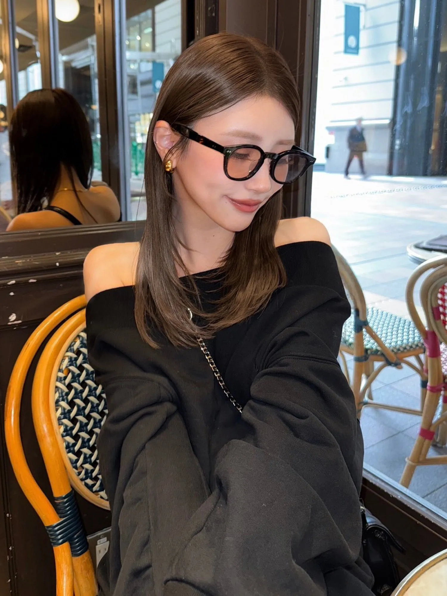 Logo off-shoulder sweat tops
