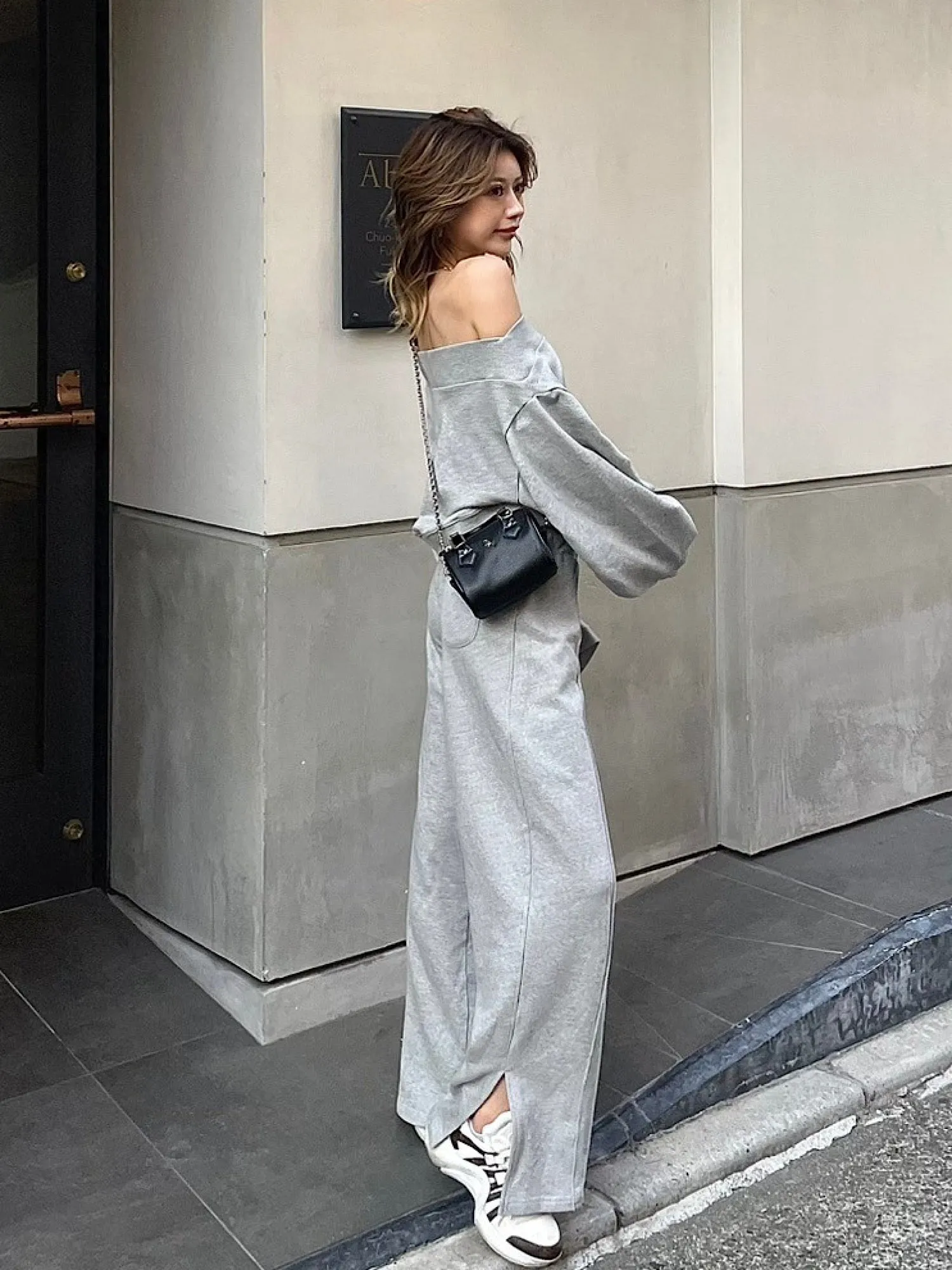 Logo off-shoulder sweat tops