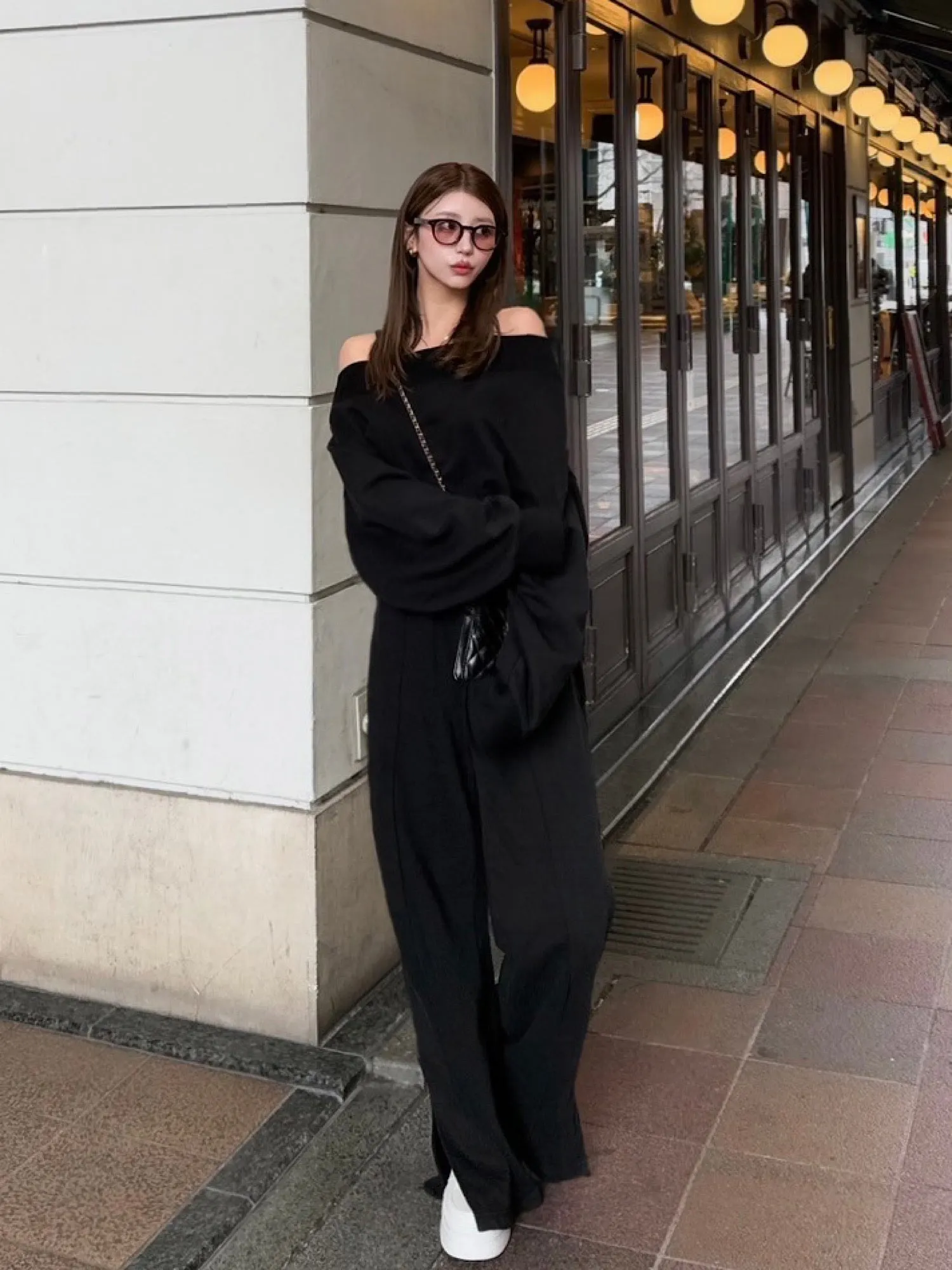 Logo off-shoulder sweat tops