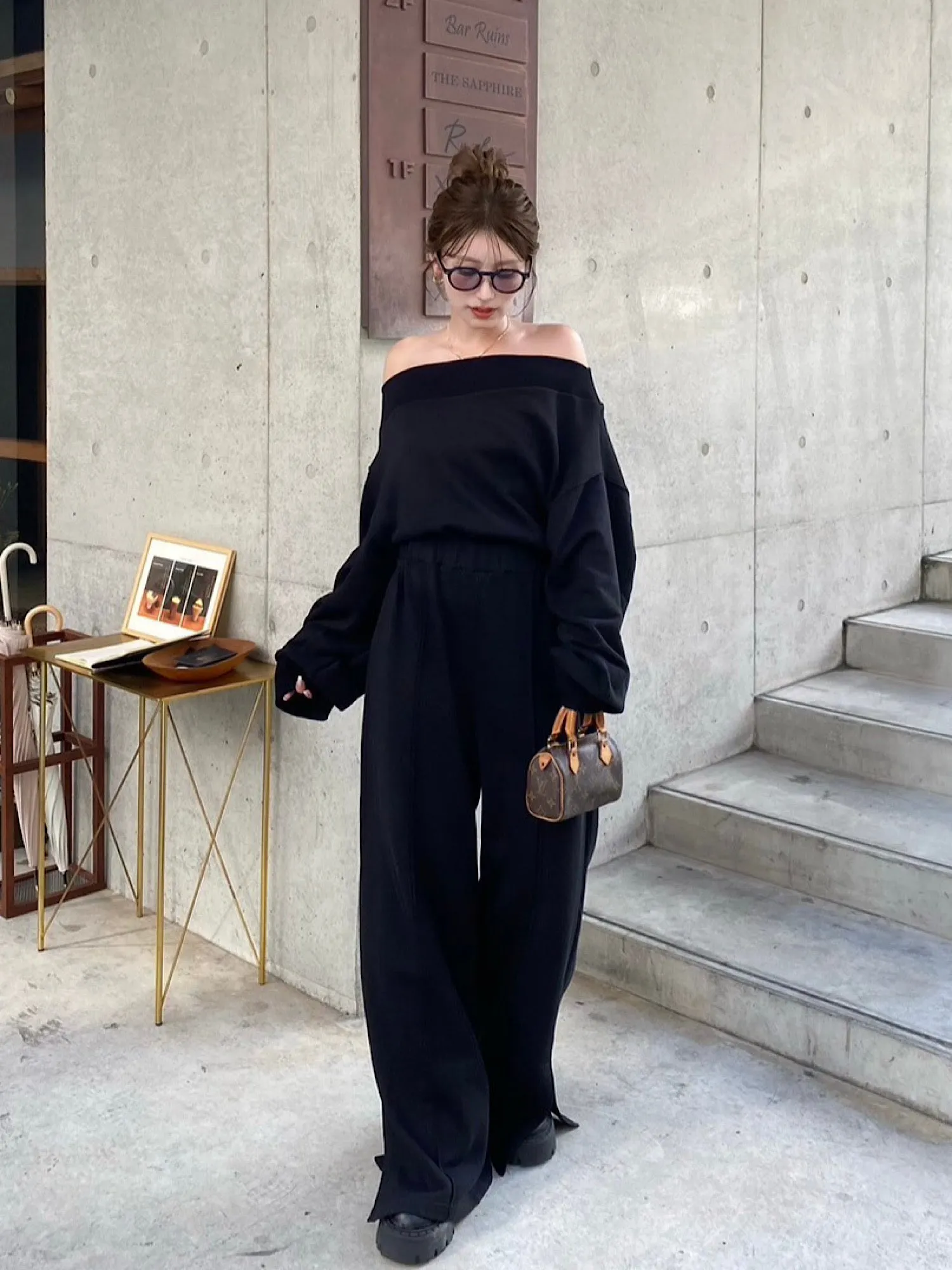 Logo off-shoulder sweat tops