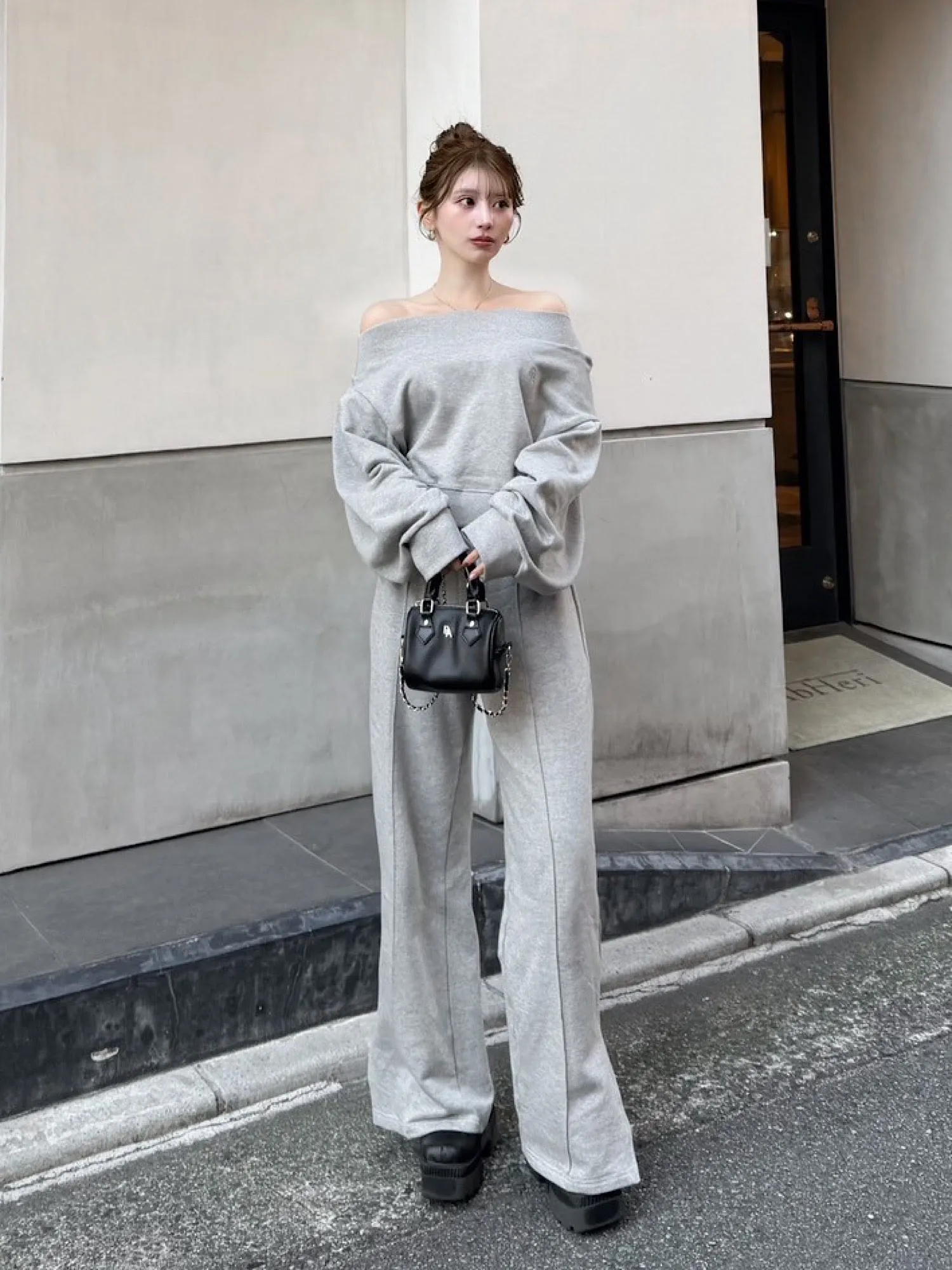 Logo off-shoulder sweat tops