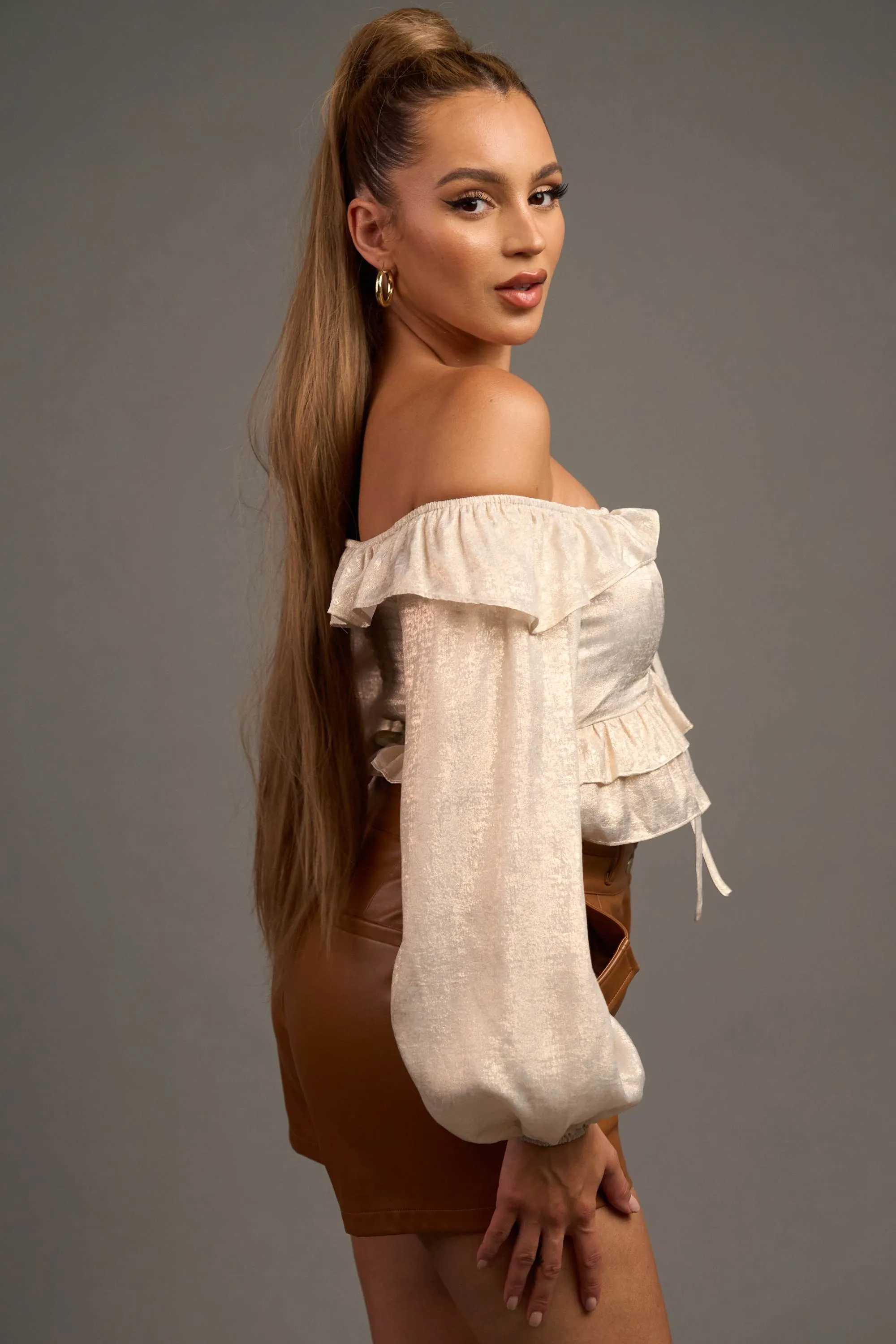 SHINY METALLIC OFF SHOULDER RUFFLED CROPPED TOP